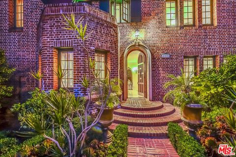 Photo of 805 N Bedford Drive, Beverly Hills, CA 90210 (MLS # 26651243)