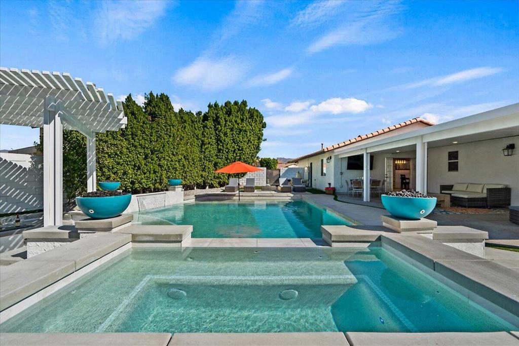 81135 Avenga Court