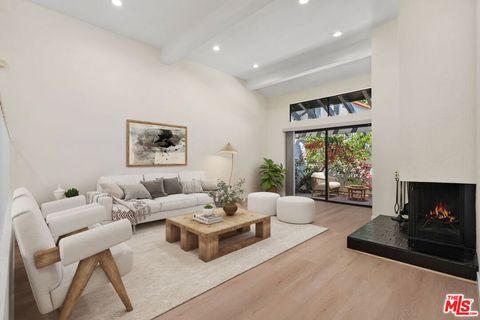 Photo of 1578 Michael Lane, Pacific Palisades, CA 90272 (MLS # 25624295)