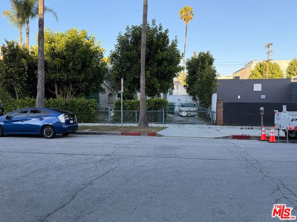 Photo of 128 N Carson Road, Beverly Hills, CA 90211 (MLS # 26738411)