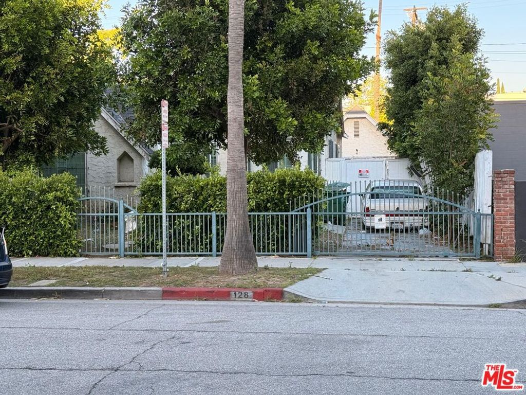 Photo of 128 N Carson Road, Beverly Hills, CA 90211 (MLS # 26738411)