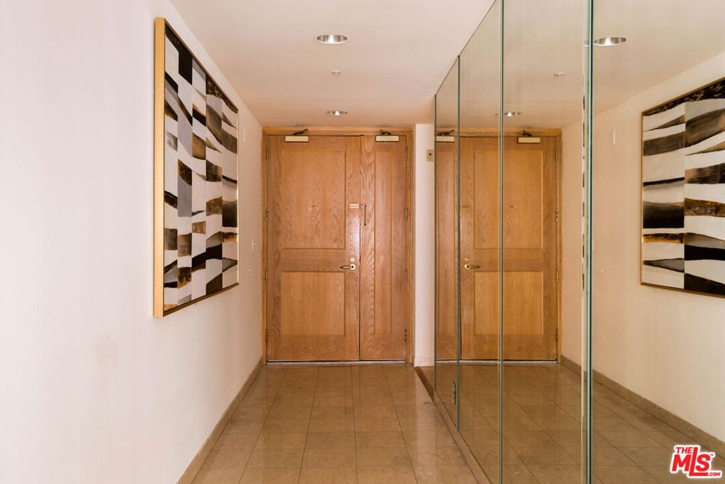 10520 Wilshire Boulevard 303