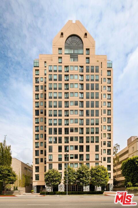 10520 Wilshire Boulevard 303