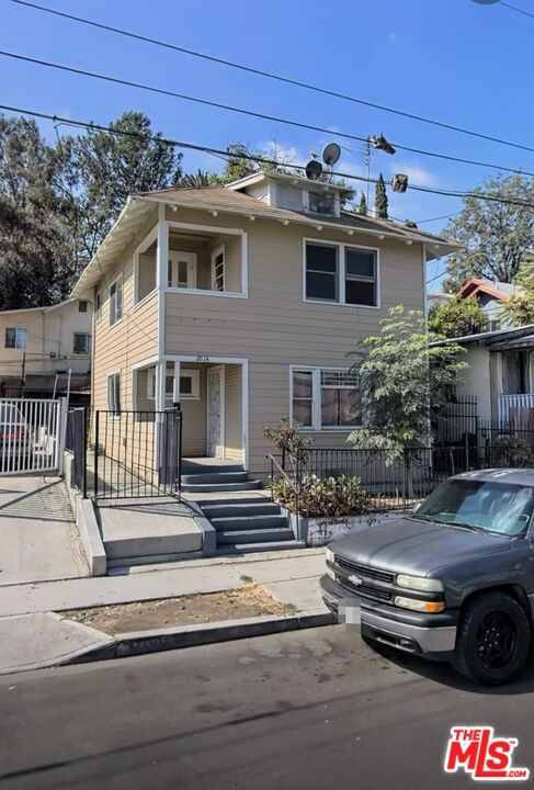 649 N Cummings Street