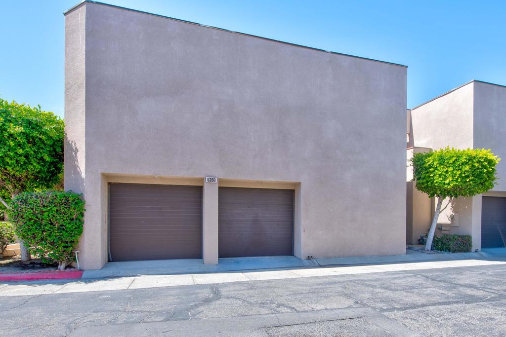 969 Village Square N