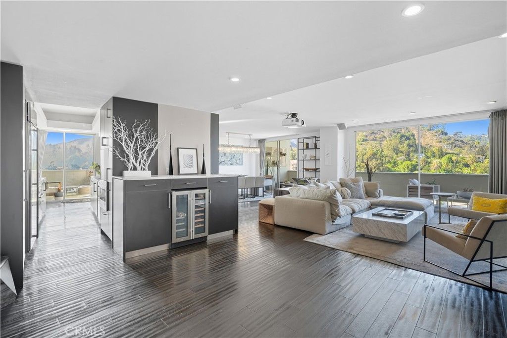 Photo of 7250 Franklin Avenue #1203, Los Angeles, CA 90046 (MLS # SR25228250)