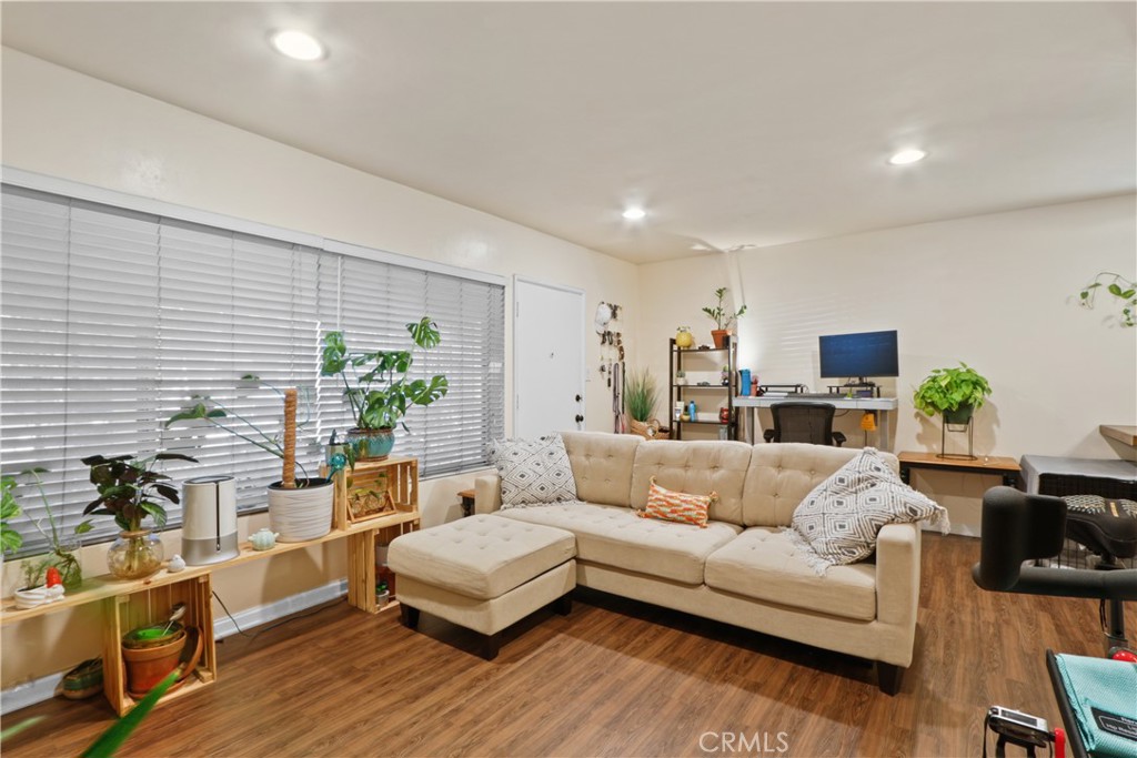 939 E Appleton Street 25