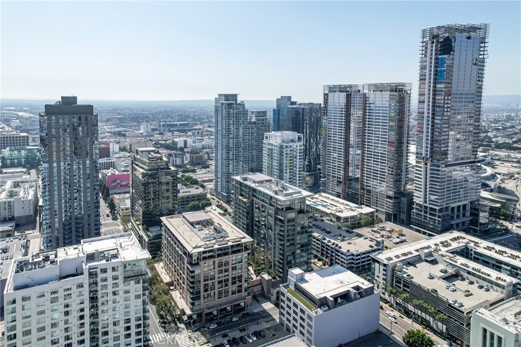 1111 S Grand Avenue PH 5