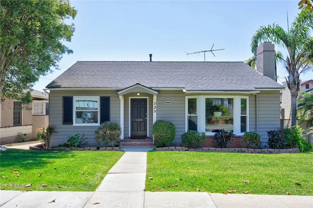 735 Los Altos Avenue