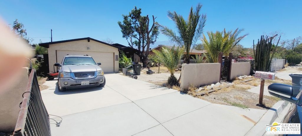 Flippers/Investors, this is a PROBATE. NO COURT CONFIRMATION NEEDED! Traditional Lender financing may not qualify. Property to be sold "AS IS" in its current condition. Nice park nearby!
