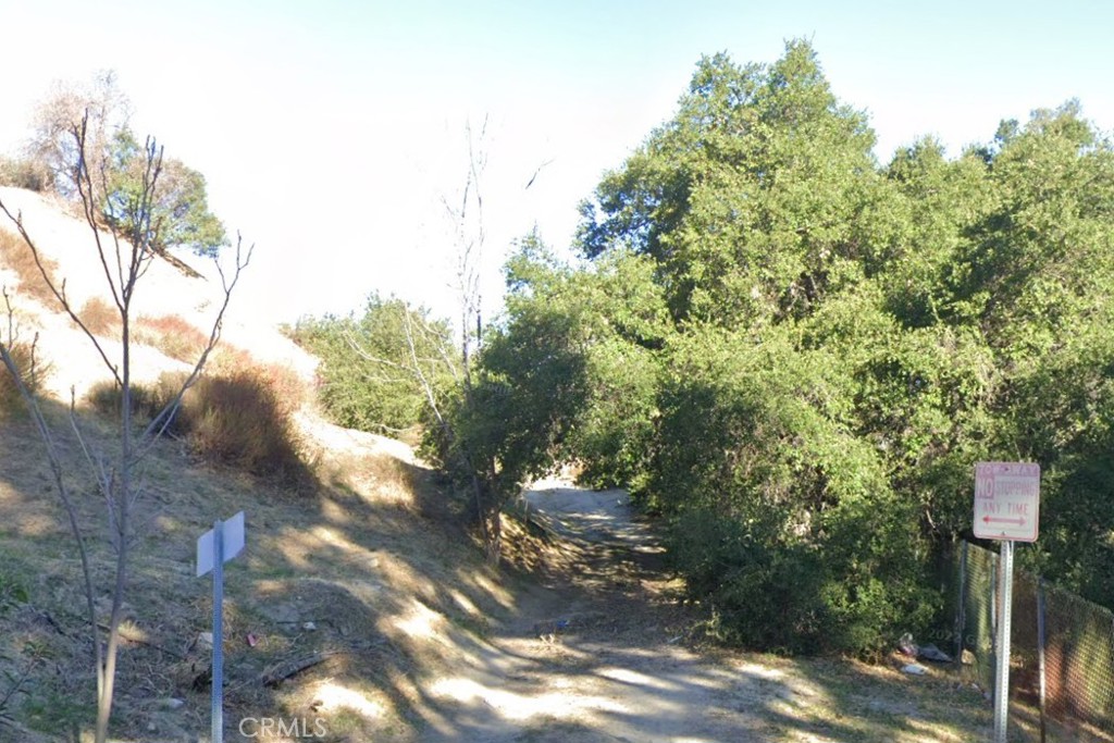 5219 sq ft residential lot in Tujunga. The lot has about 45 feet of frontage on Oak Bend Dr. APN 2563-042-008.