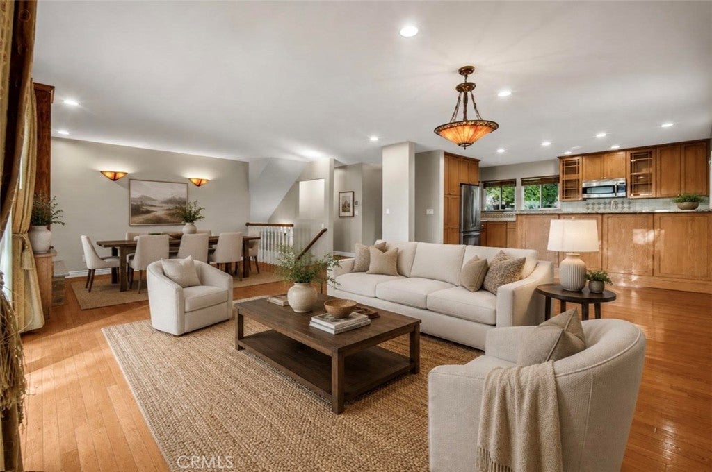 Photo of 5352 Elvira RD, Woodland Hills, CA 91364 (MLS # WS26111015)