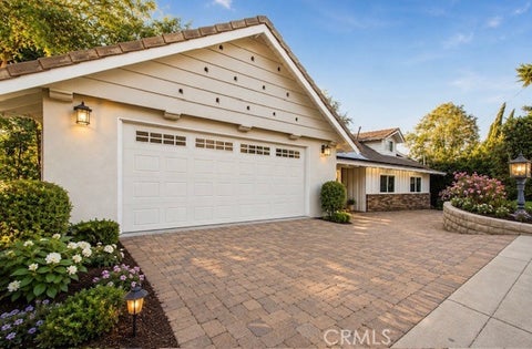 Photo of 5352 Elvira RD, Woodland Hills, CA 91364 (MLS # WS26111015)