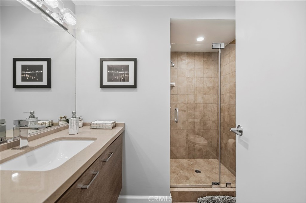 7135 Hollywood Boulevard 405