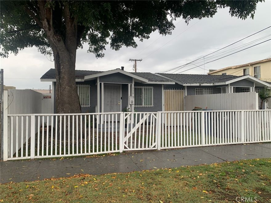 Great Duplex, in Inglewood   charming two   one bedroom one bathroom each, recently remodeled. Both units include their own private laundry area in the rear, added convenience for tenant. The property also includes a storage shed, perfect for additional space. Located in a highly desirable Inglewood neighborhood, this duplex is just minutes from 405 Freeway, major shopping centers, schools, the Sofi SaFi Stadium, restaurants and many other local amenities. This is an excellent investment opportunity ideal for investor looking to build, expand, or strengthen their real estate porfolio in one of the LA's fastest growing markets.