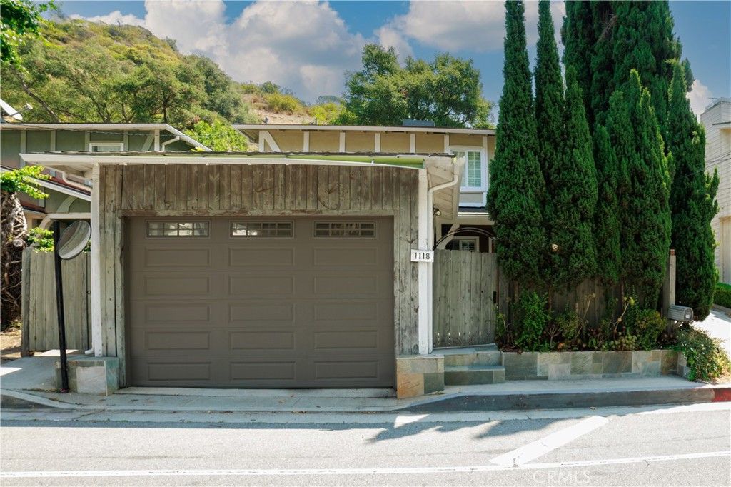 Photo of 1118 N Beverly Glen Boulevard, Los Angeles, CA 90077 (MLS # SR25160625)