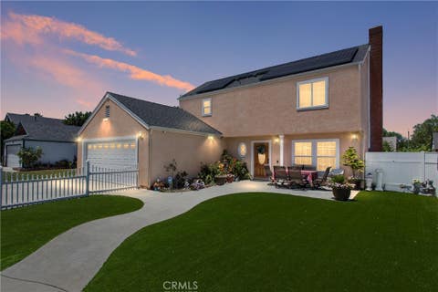 Photo of 1001 Oak Glen LN, Colton, CA 92324 (MLS # IV26129984)
