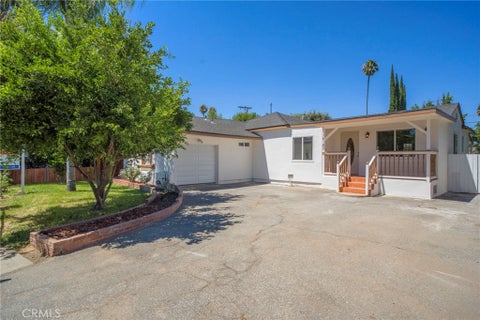 Photo of 19143 Jovan St, Tarzana, CA 91335 (MLS # SR26189674)