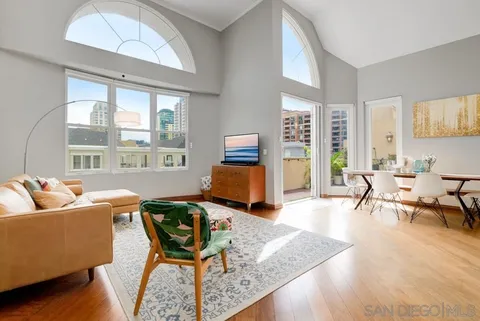 650 Columbia St Unit 411, San Diego, CA 92101 - MLS#: 240022339SD