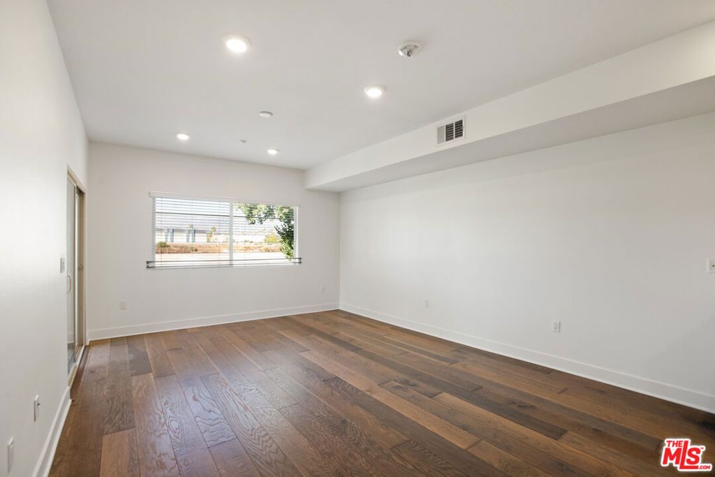 Photo of 2978 Ripple Place #105, Los Angeles, CA 90039 (MLS # 25590937)