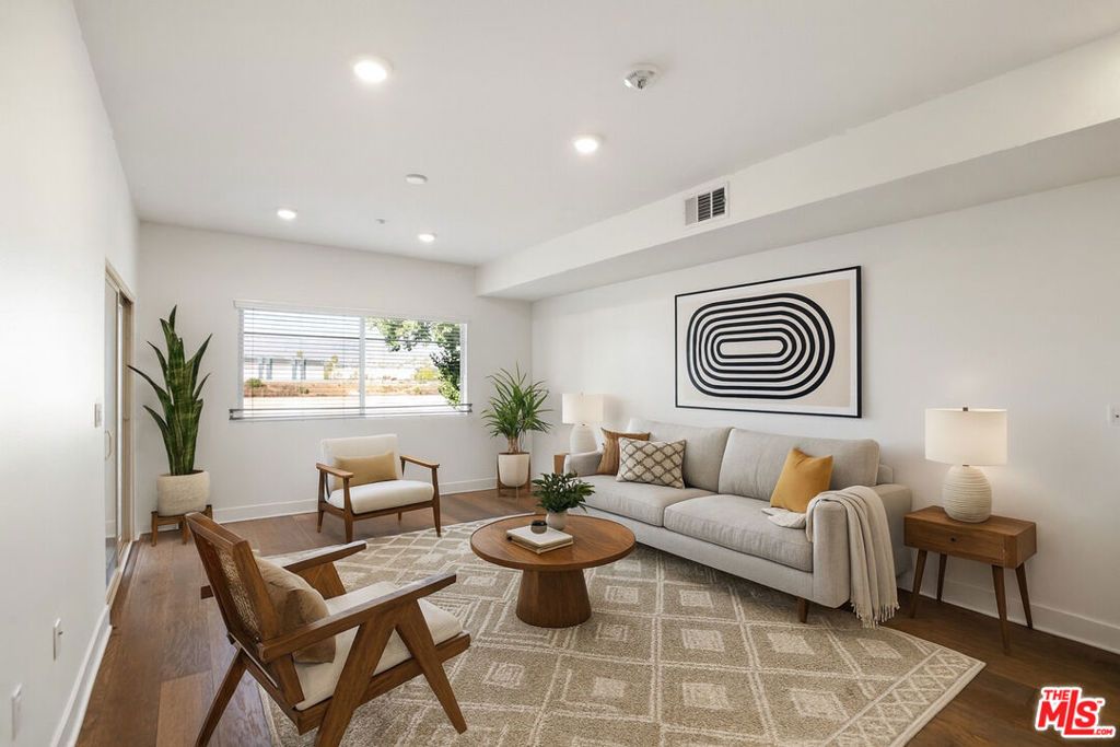 Photo of 2978 Ripple Place #105, Los Angeles, CA 90039 (MLS # 25590937)