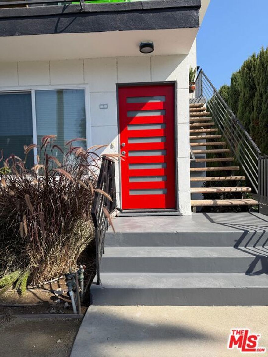 Culver City Adjacent. Great combination of comfort and location.  Just updated 3-bedroom 2 bath.  Very close proximity to shopping, coffee and restaurants.  Tasteful update just completed.  All hard surface floors, no carpet.  Central air and inside private laundry.