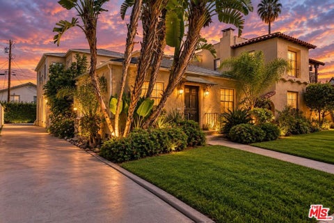 Photo of 1472 S Crest Drive, Los Angeles, CA 90035 (MLS # 26986697)