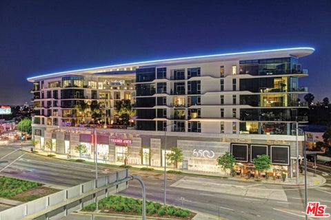 Photo of 8500 Burton Way #709, Los Angeles, CA 90048 (MLS # 26994091)