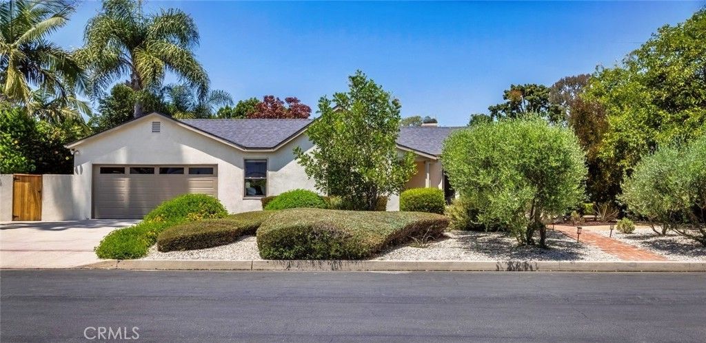 Photo of 12705 Sarah Street, Studio City, CA 91604 (MLS # SR26116325)