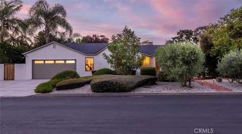 Photo of 12705 Sarah Street, Studio City, CA 91604 (MLS # SR26116325)