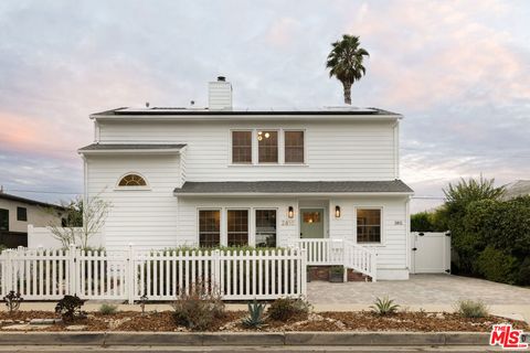 Photo of 2810 Butler Avenue, Los Angeles, CA 90064 (MLS # 25596533) Photo of 2810 Butler Avenue, Los Angeles, CA 90064 (MLS # 25596533)