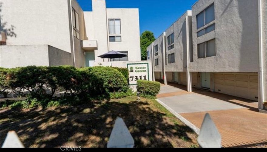 TOWNHOME FOR LEASE, VAN NUYS CLOSE TO THE FWY AND ADJACENT TO SHERMAN OAKS, VAN NUYS AIRPORT. 
2 STRY , 2 BED 2.50 BATH. LAUNDRY ROOM AND BONUS ROOM IDEAL FOR STORAGE OR GUEST.  2 CAR GARAGE DIRECT ACCESS.
NEW PAINT AND BRAND NEW HARD WOOD FLOORINGS, NEW APPLIANCES, POOL AND PATIO. MAIN BEDROOM WITH PRIVATE BATH