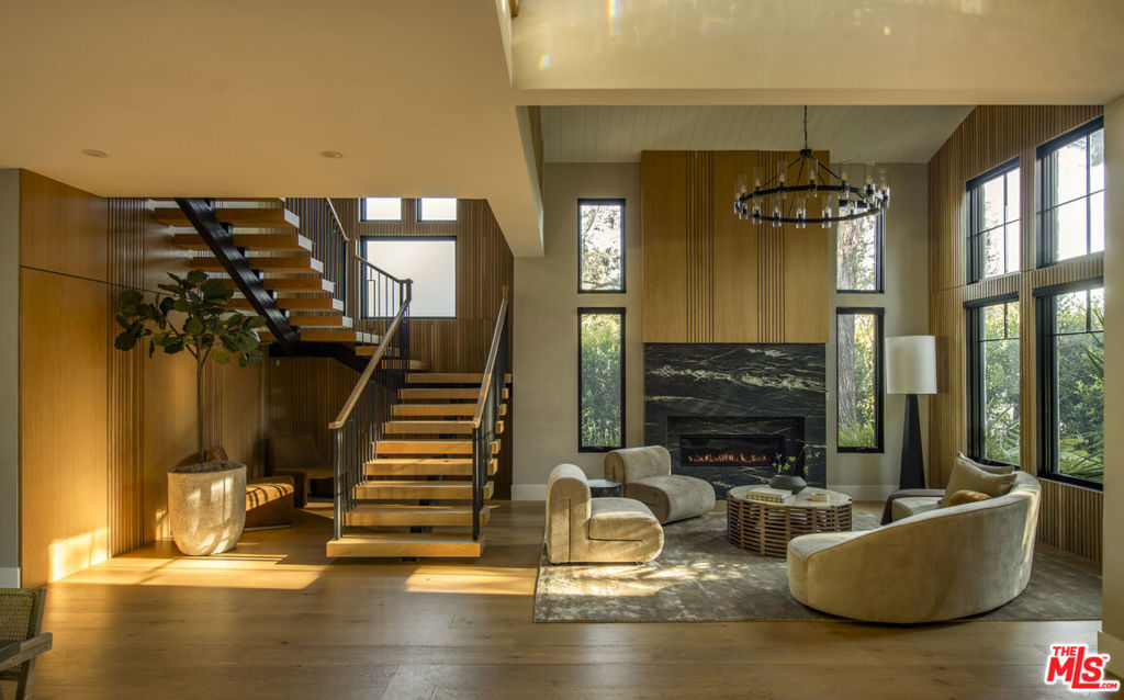 196 S Greenfield Avenue