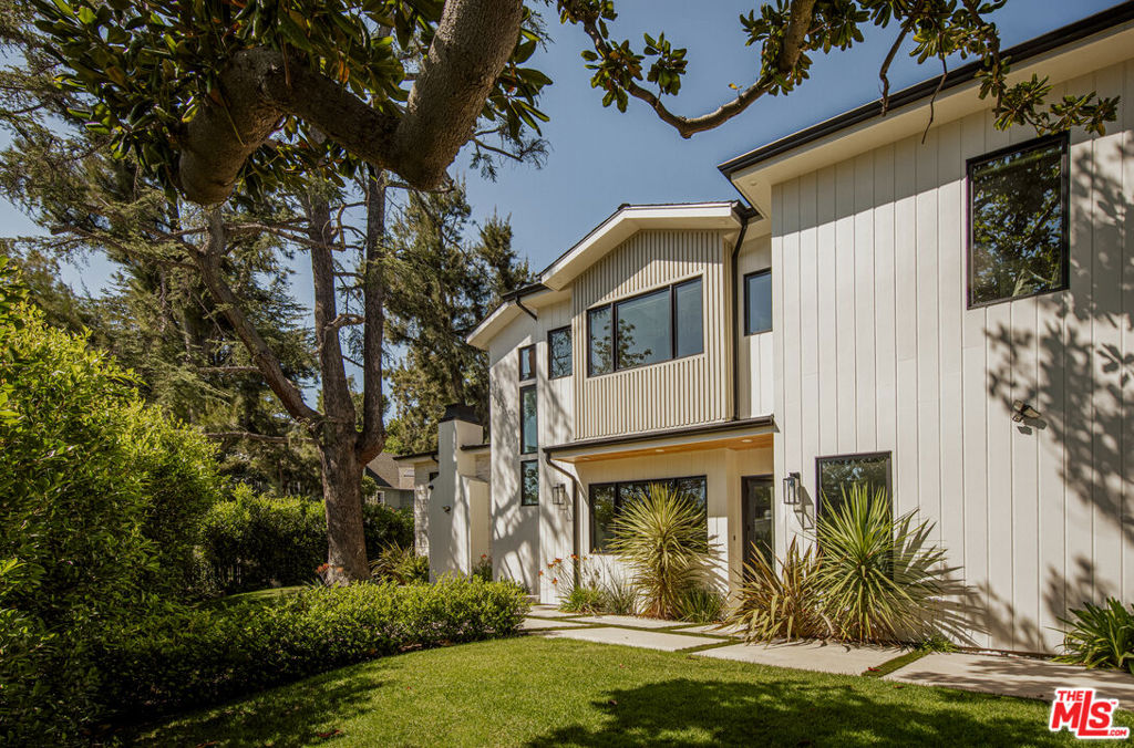 196 S Greenfield Avenue