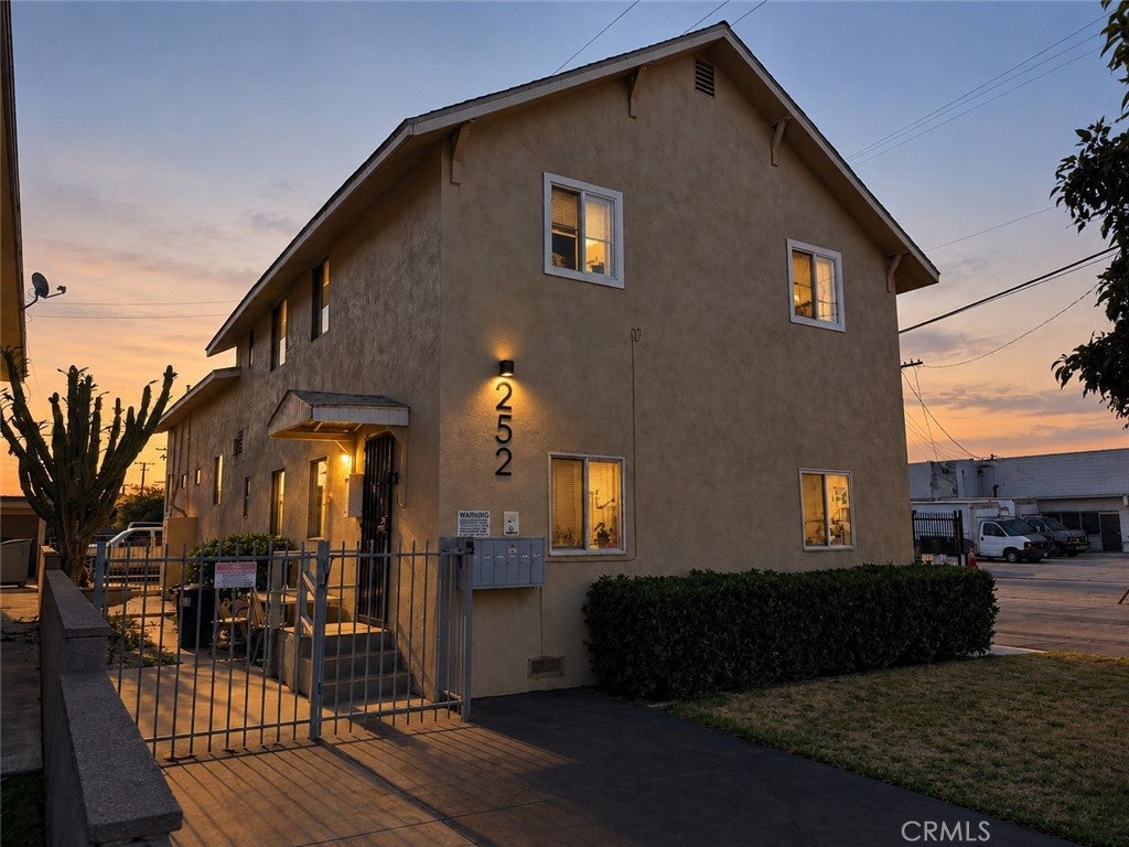 698 W Olympic