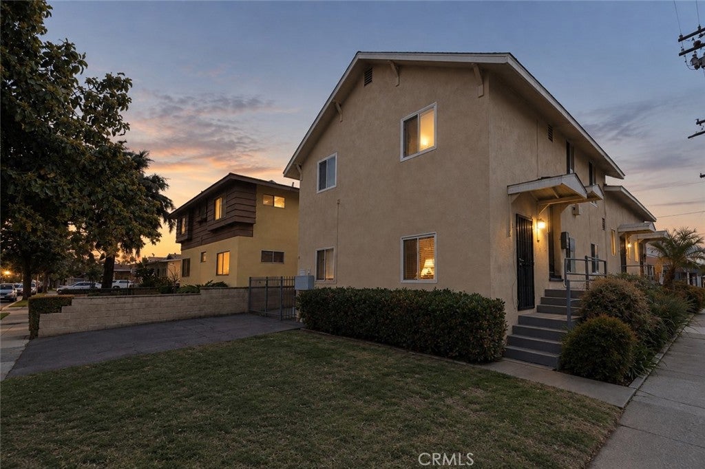 698 W Olympic