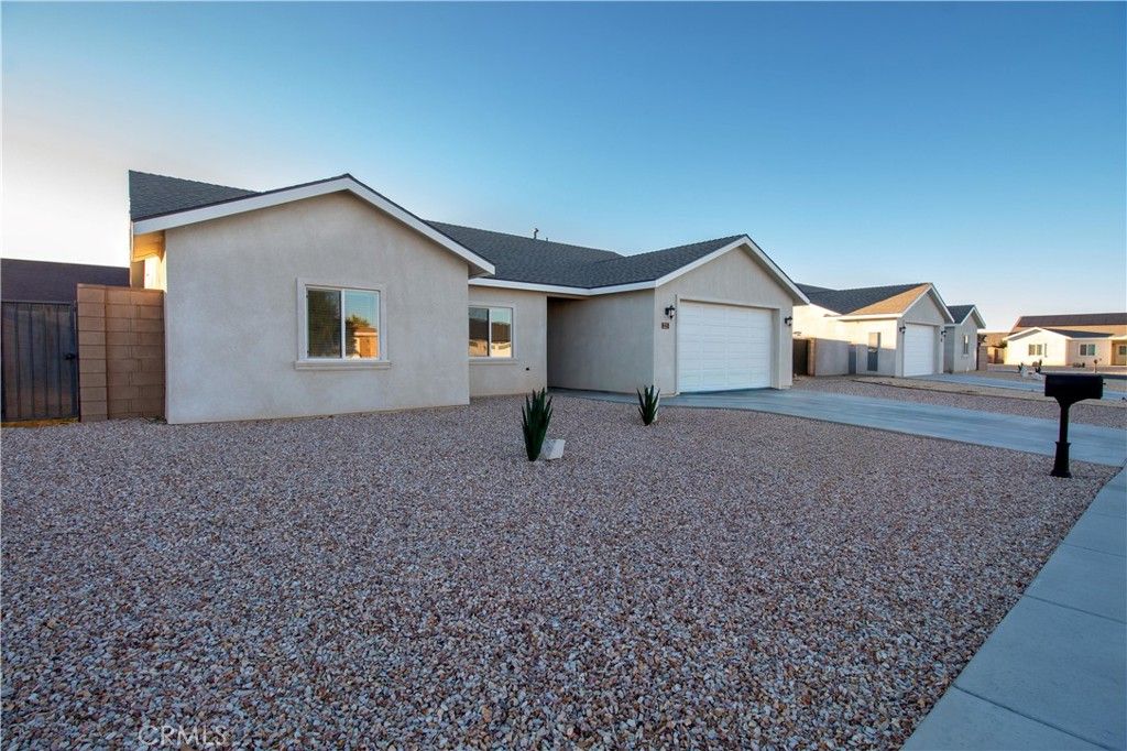 Photo of 321 Thomas Street, Ridgecrest, CA 93555 (MLS # DW25246448)