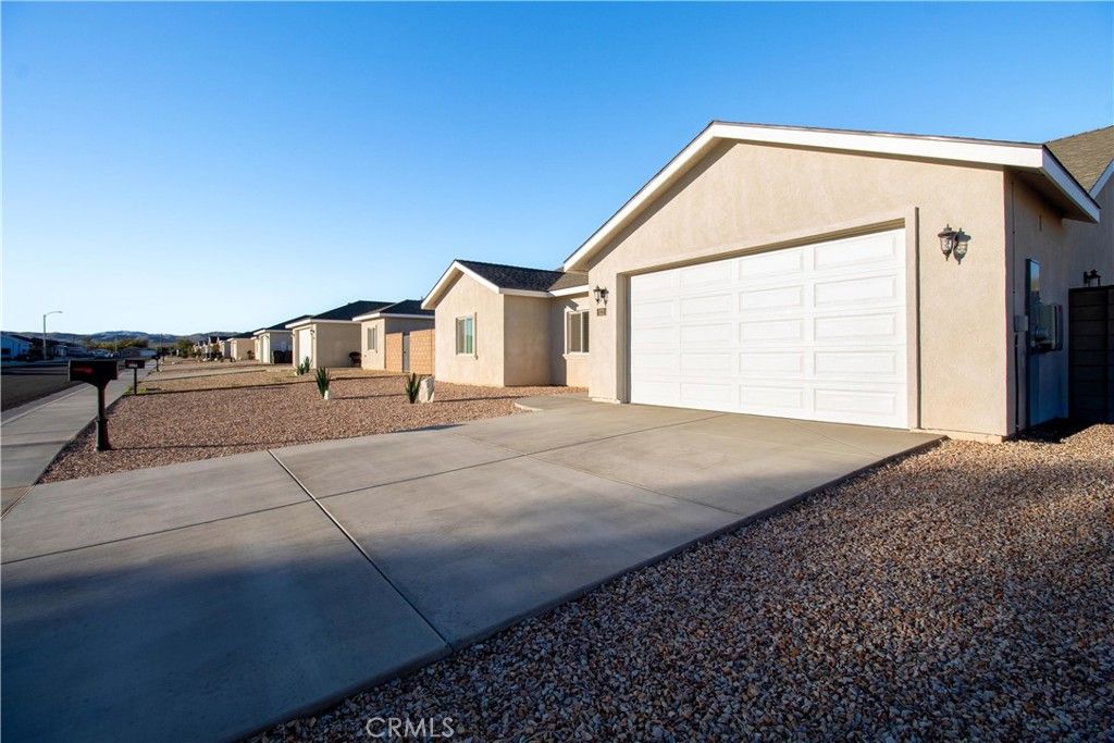 Photo of 321 Thomas Street, Ridgecrest, CA 93555 (MLS # DW25246448)