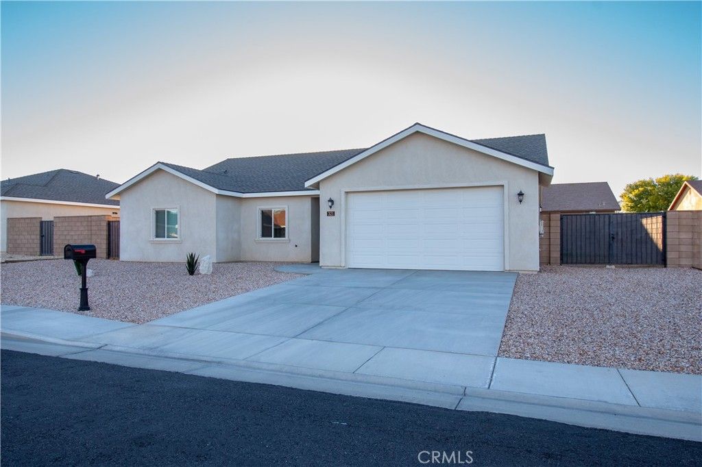 Photo of 321 Thomas Street, Ridgecrest, CA 93555 (MLS # DW25246448)
