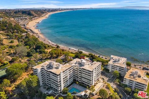 Photo of 17352 W Sunset Boulevard #605-D, Pacific Palisades, CA 90272 (MLS # 26659371)