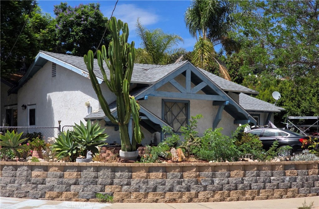 1504 San Altos