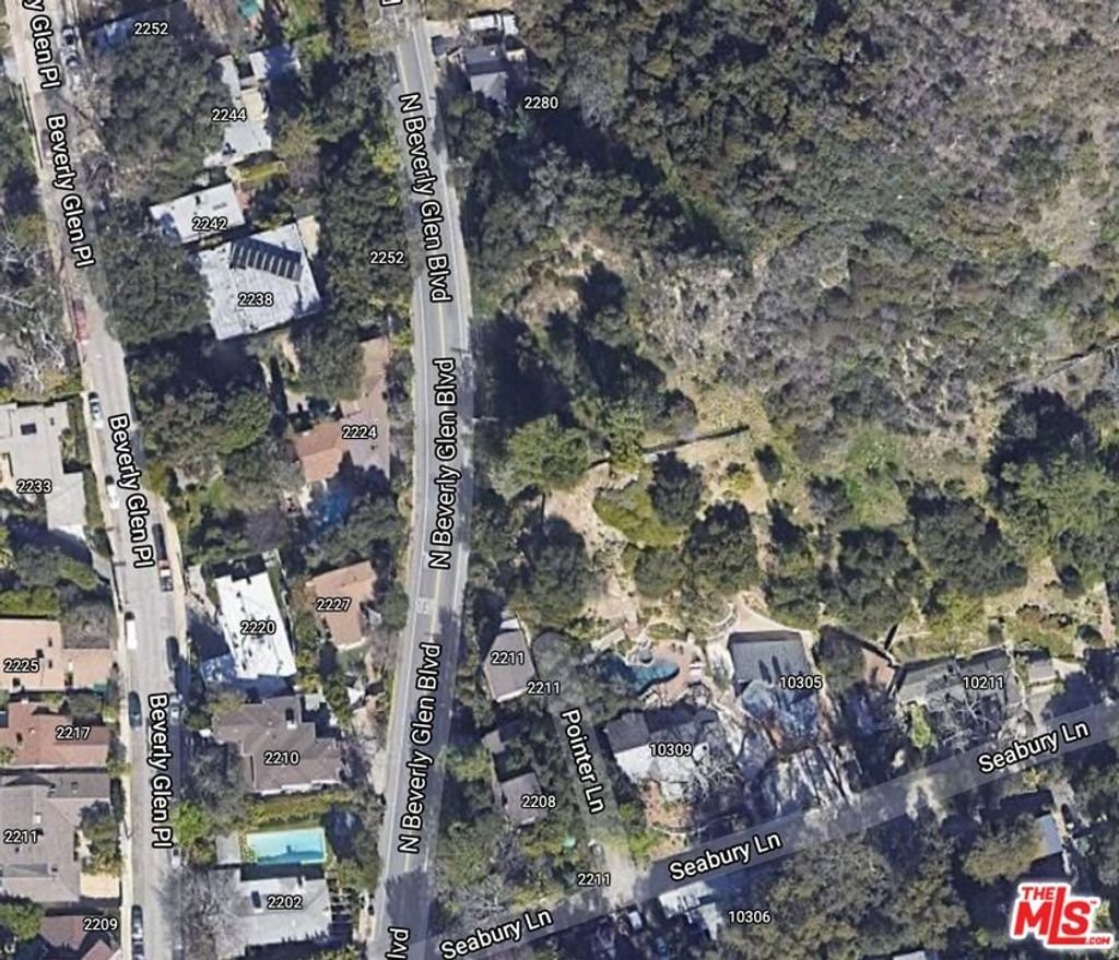 Photo of 0 Beverly Glen, Bel Air, CA 90077 (MLS # 25581163)