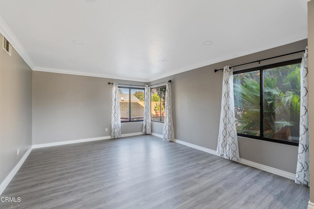 425 E Brookport Street