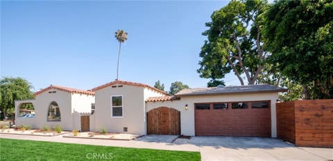 Photo of 2391 Fashion Ave AVE, Long Beach, CA 90810 (MLS # CV26102474)