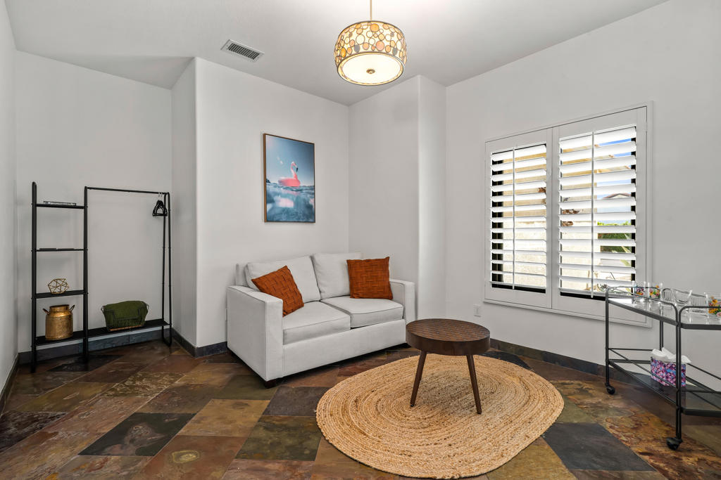 Flora Vista - Residential Lease