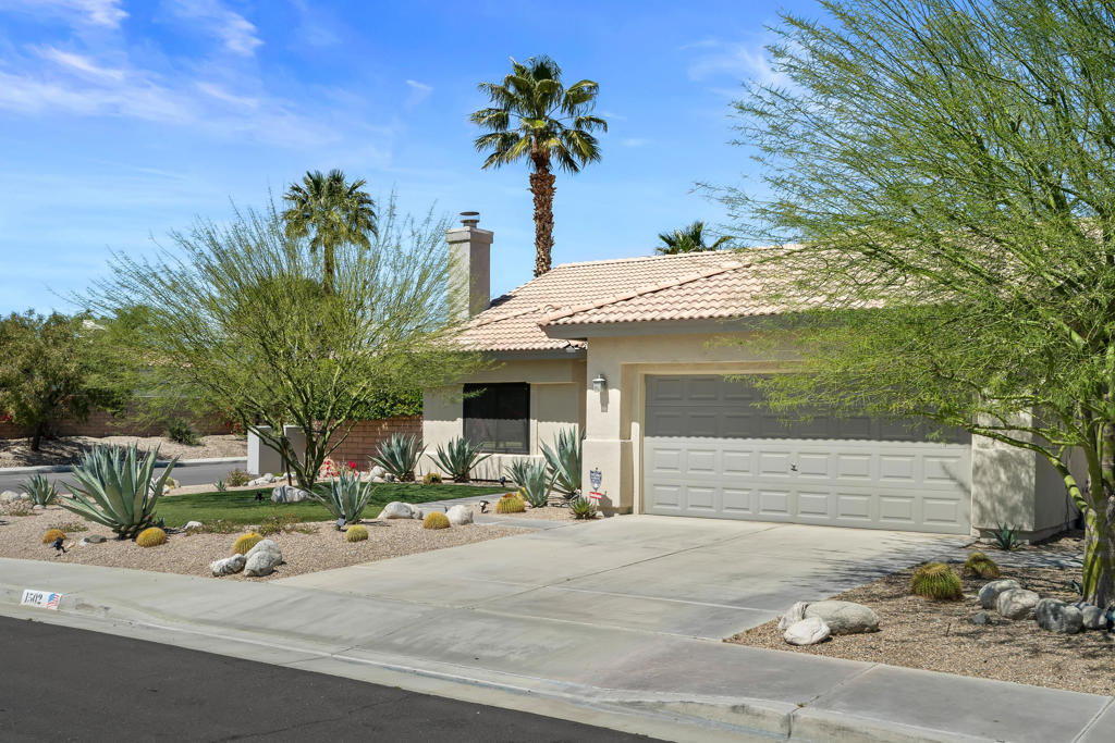 Flora Vista - Residential Lease