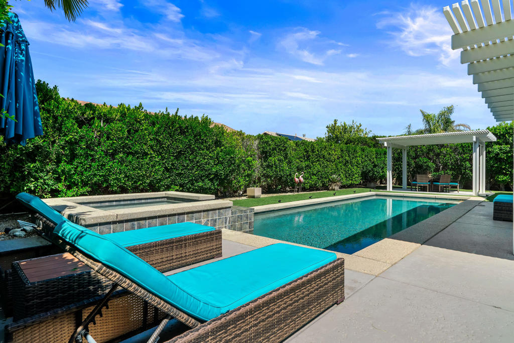 Flora Vista - Residential Lease