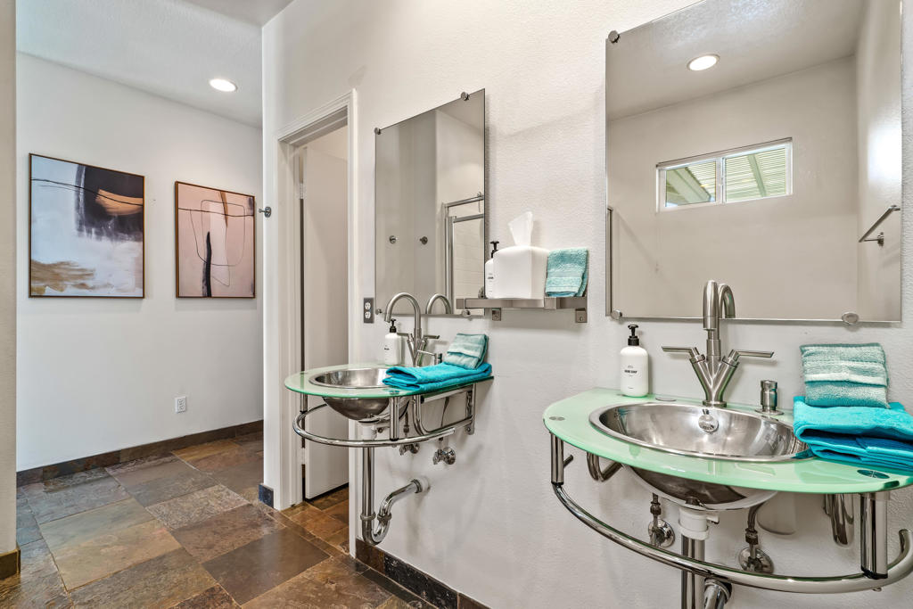 Flora Vista - Residential Lease