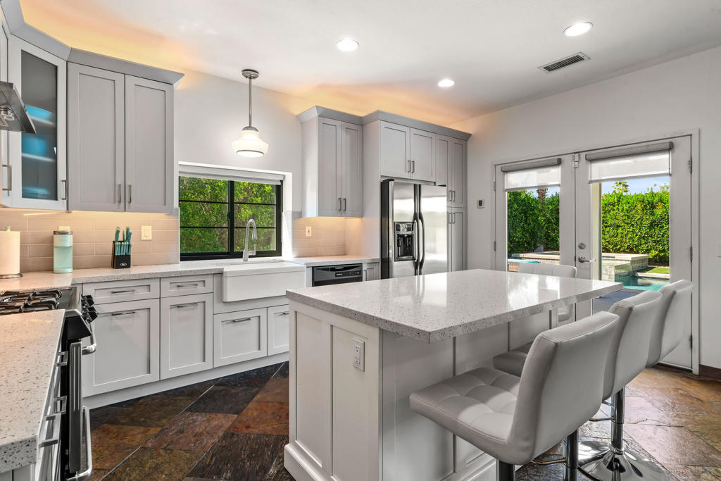 Flora Vista - Residential Lease