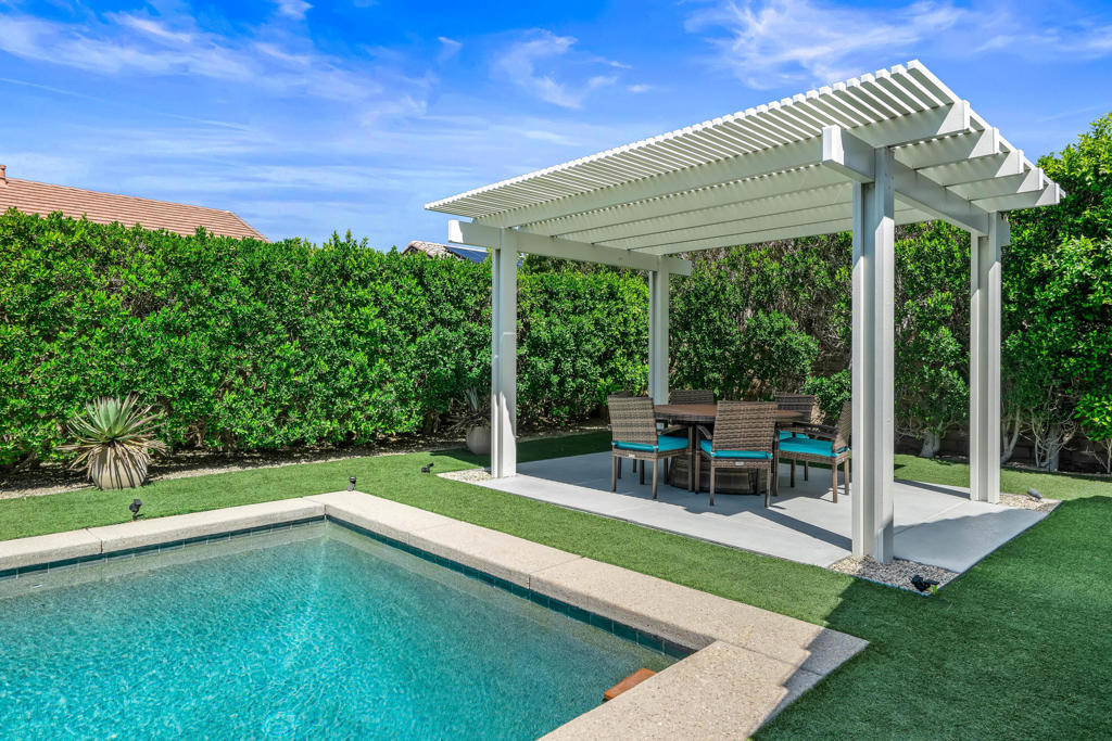 Flora Vista - Residential Lease